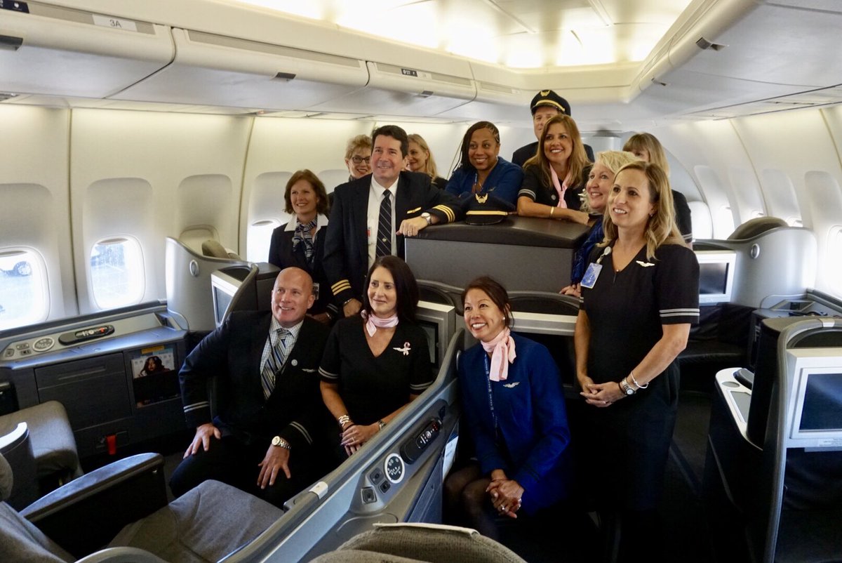 SweeneyABC's tweet photo. End of an era @Dulles_Airport! @United Airlines flies it last 747 in for a goodbye party. https://t.co/XEjriXZw6V