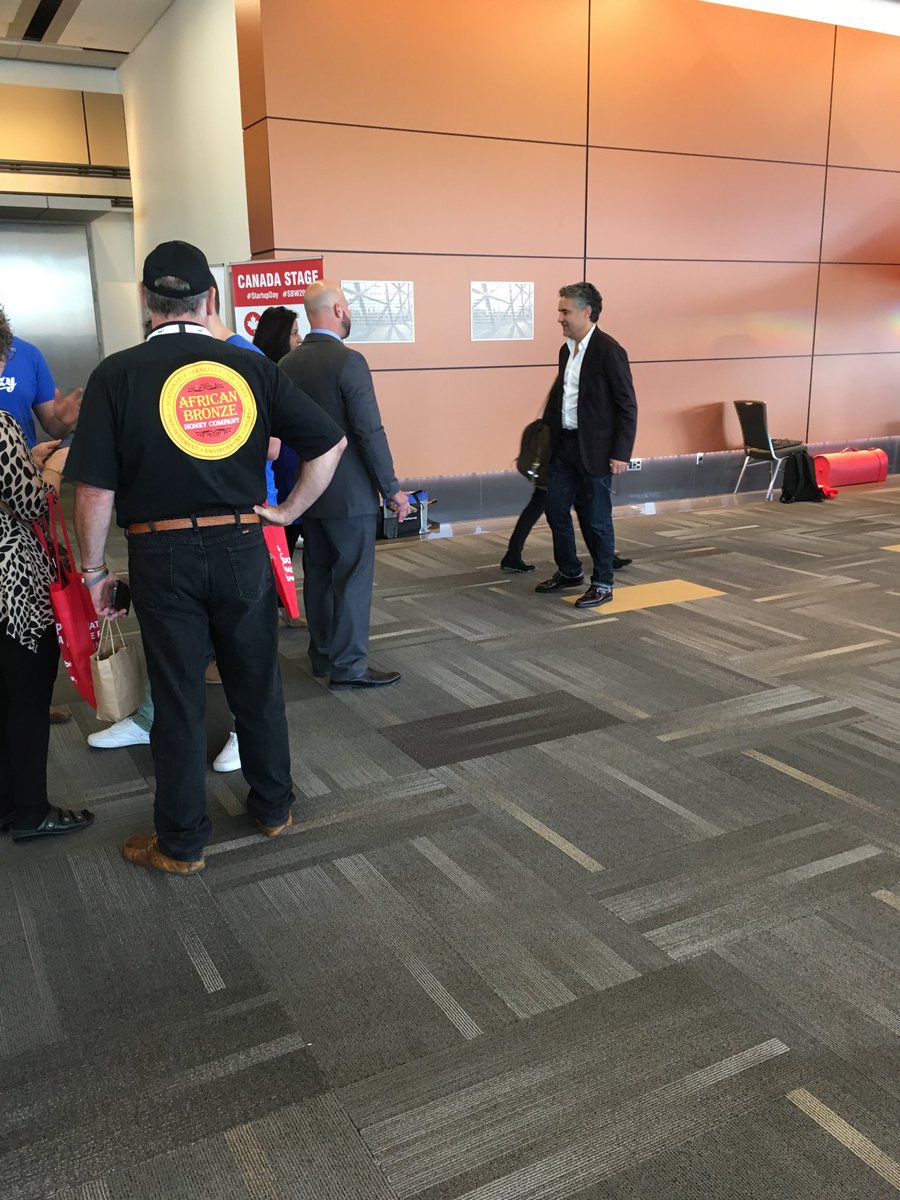 Tilbury_Design's tweet photo. Dragons! #StartupDay https://t.co/xEDE6nUHnn