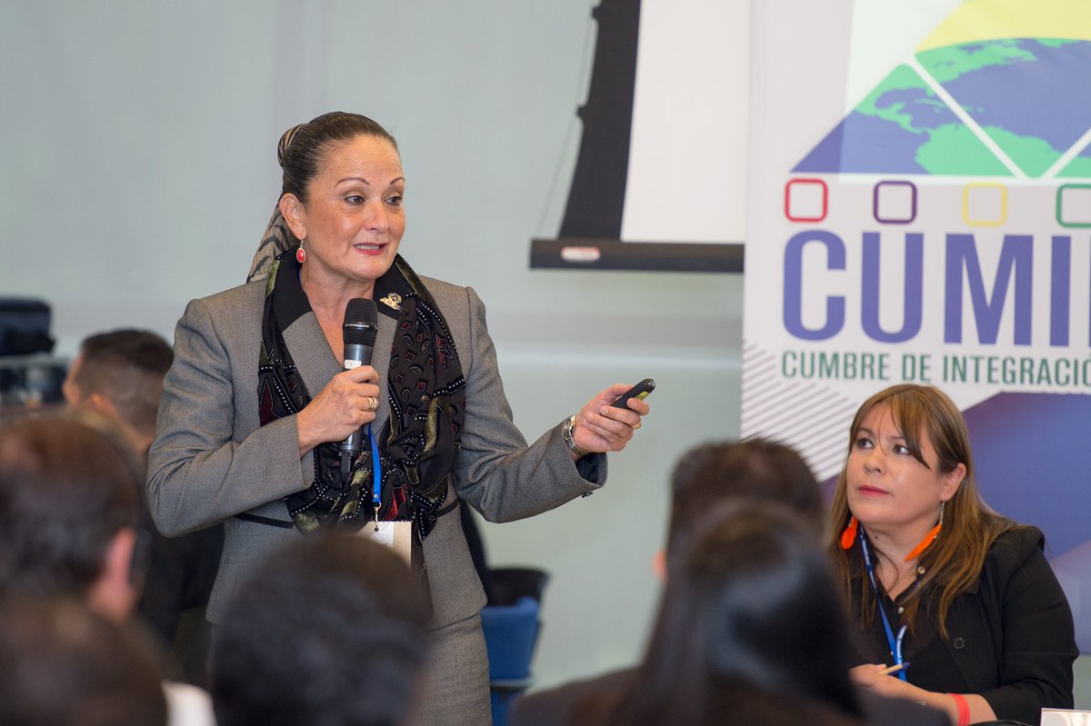 embajadaporpaz's tweet image. Vivian González: Nos basamos en tres pilares fundamentales: responsabilidad social, ambiental y la humanización de las tecnologías. #CUMIPAZ