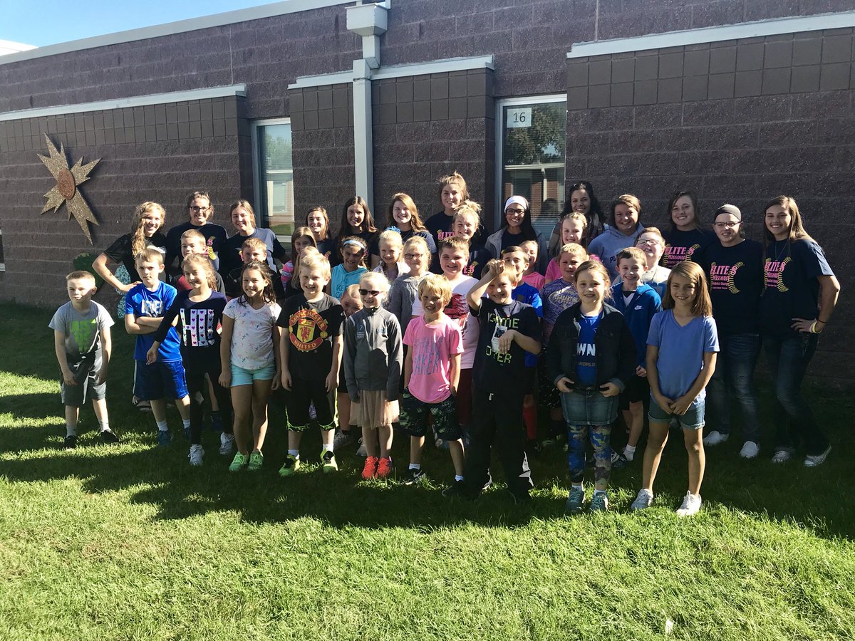 ChristyLReeves's tweet image. So today, we surprised them! Thank you,@jyoung711!!! #cupcakes #recesstime #empact