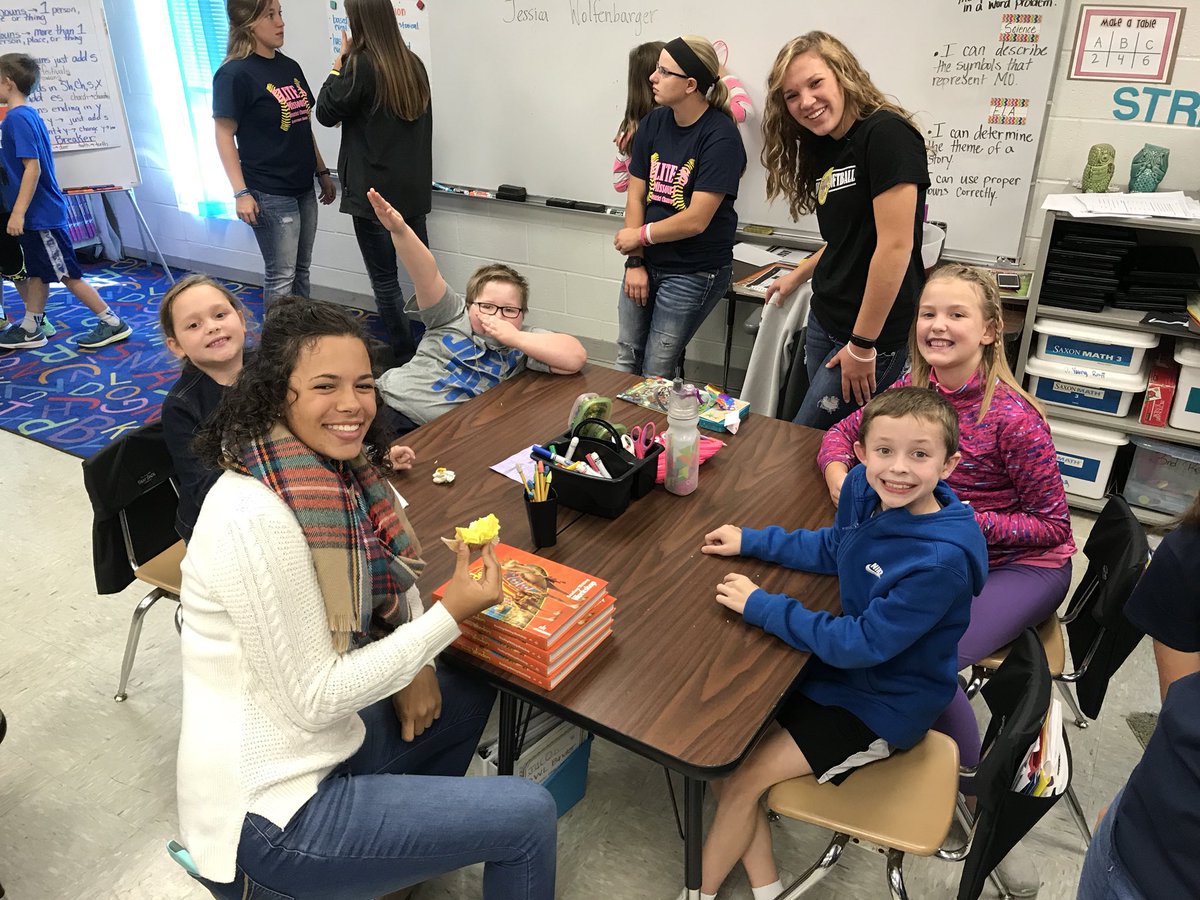 ChristyLReeves's tweet image. So today, we surprised them! Thank you,@jyoung711!!! #cupcakes #recesstime #empact