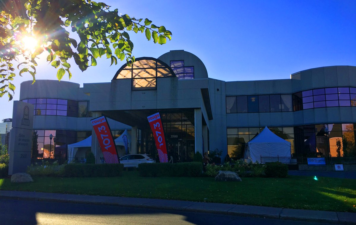 ChateauInfo's tweet photo. Le Château Royal est fier d’accueillir le congrès Quartier des affaires du Québec aujourd’hui jusqu’à 17h. On vous attend en grand nombre! https://t.co/ByRLD2cWam