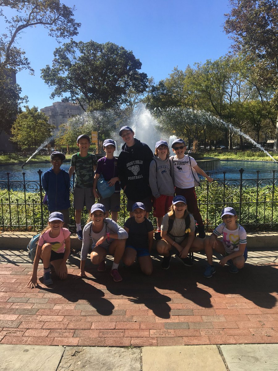 bxvsciencegirl's tweet photo. Mini golf!
#lifeisgood
@BXVES_principal 
@ms_deljuidice https://t.co/hlLqPTUIwM