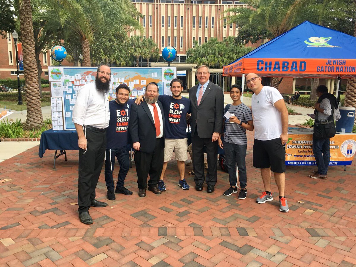 JewishGator's tweet photo. @PresidentFuchs Let's keep spreading good deeds!  #DoGoodUF #TogetherUF https://t.co/GWbH75XeRf