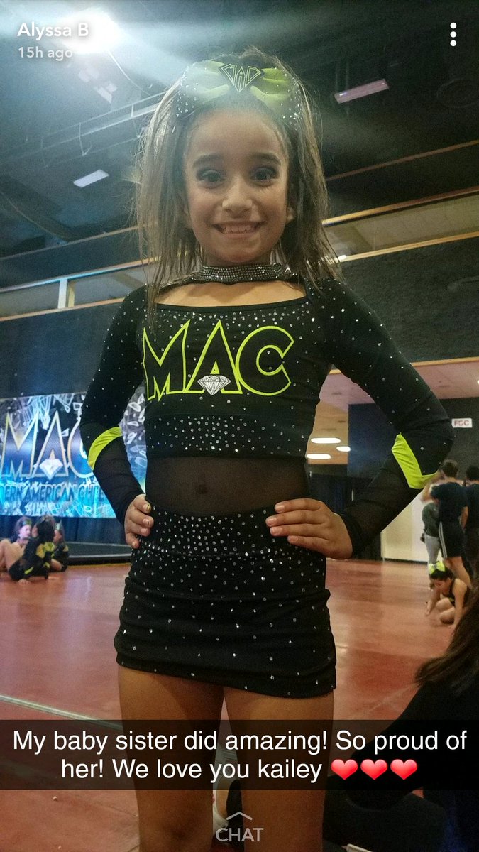 JUDYBENAVIDES3's tweet photo. Alyssa cheering on her sister Kailey. https://t.co/otLeFRoMN6