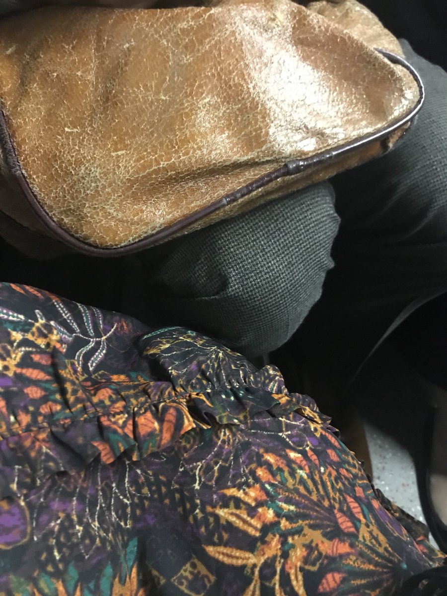 jojokooky's tweet photo. I feel uncomfortable that mine and some guy’s knees have been touching the entirety of my train journey... https://t.co/T9yXmFHmNM