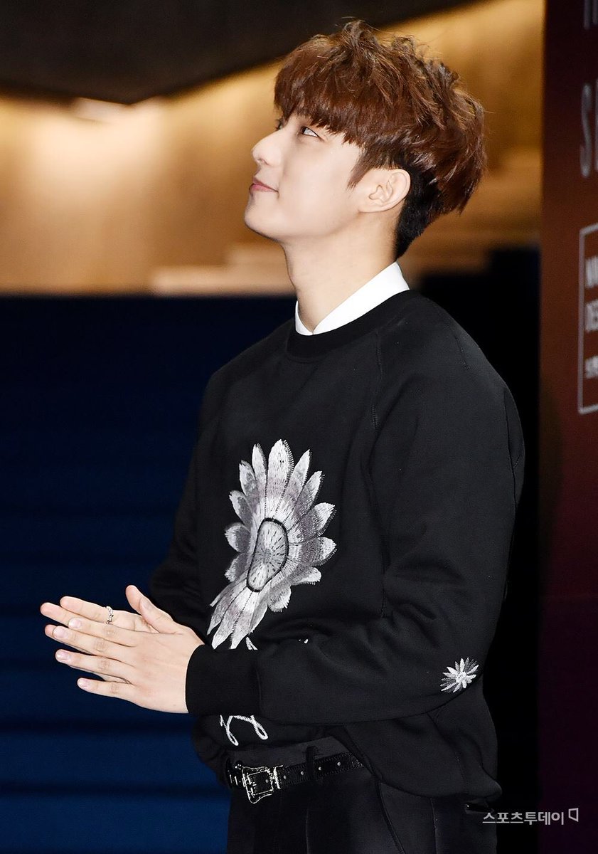 [PRESS][4P] 171019 #B1A4 CNU &amp; Gongchan at the '2018 S/S HERA Seoul Fashion Week' for 'NAVER SHOW' Collection #Rollin (1)