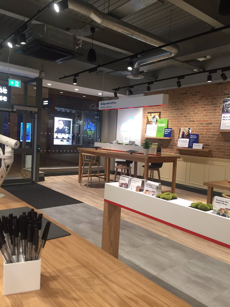 Littlechil1Sara's tweet photo. Nationwide @Didcot open till 7pm Thursday nights #nationwide #didcot https://t.co/BvFyMLruRt