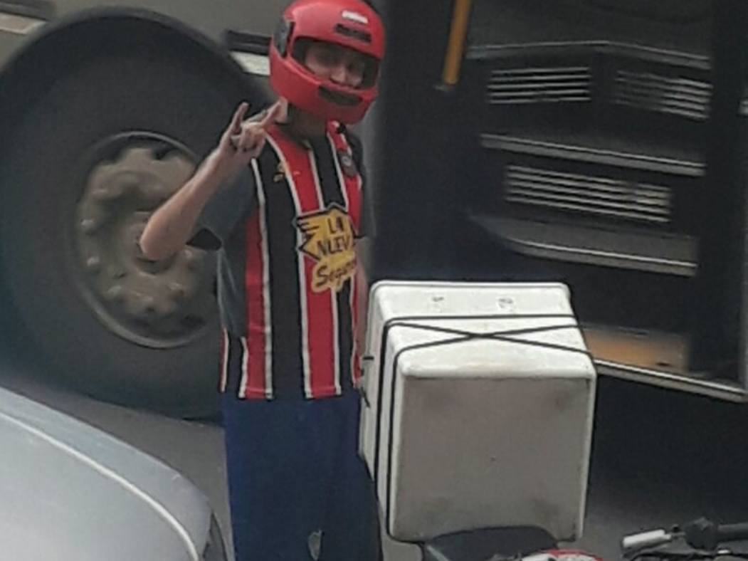 golpedesuerte13's tweet photo. Gracias al amigo @SebastTapia y a Pizza Rey, nuestros únicos héroes en este lío.

Buscalos en Río Juramento 1098. Tus pedidos al 379 4700843 https://t.co/J8eqlpp0Oy