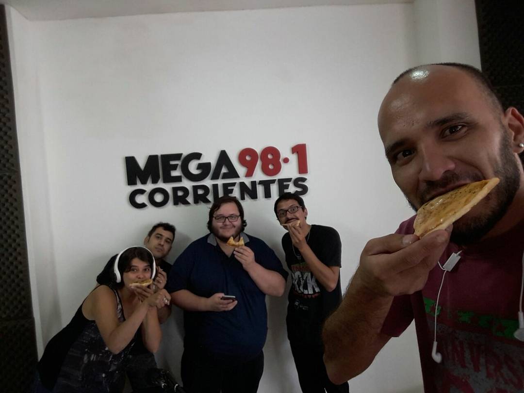 golpedesuerte13's tweet photo. Gracias al amigo @SebastTapia y a Pizza Rey, nuestros únicos héroes en este lío.

Buscalos en Río Juramento 1098. Tus pedidos al 379 4700843 https://t.co/J8eqlpp0Oy