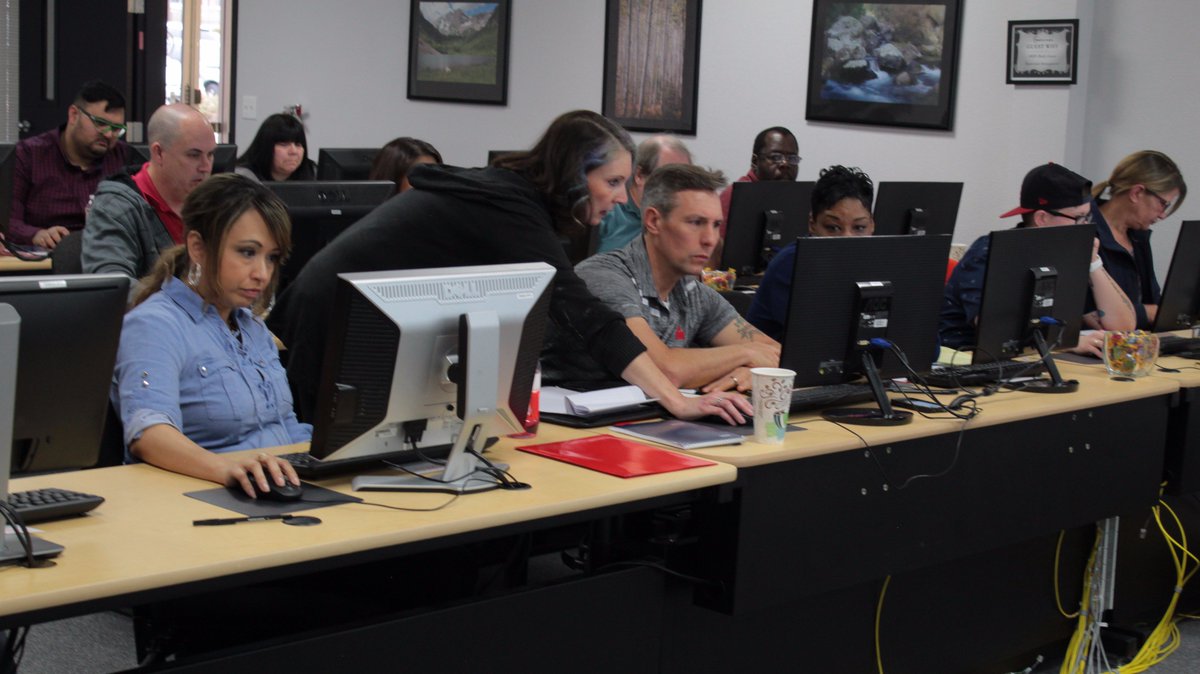 BoldTech's tweet photo. Our attendees are learning a lot at the ManitouNEO Boot Camp! Join us in January for the next one! #BoldTech https://t.co/nHosckQT22 https://t.co/zVVMlmm2Ei