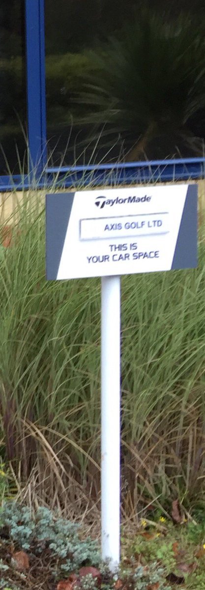 Nice touch at <a href="/TaylorMadeTour/">TaylorMadeGolfEurope</a> today. Good to catch up &amp; thanks for the tour of HQ @David_Stone_2 <a href="/seanhbrady/">Sean Brady</a>