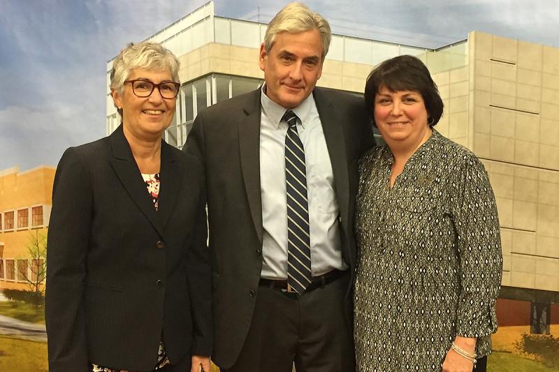 MSKCancerCenter's tweet photo. #Lymphedema is a common side effect of #breastcancer treatment. Susan shares how she found support at #MSKCommack: https://t.co/XeU7hG01jM https://t.co/jegBoEAiMR