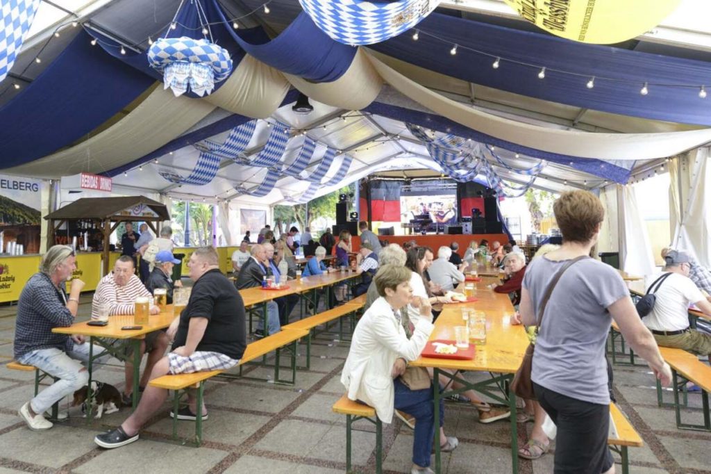 PCongresos's tweet photo. Arranca la III #Fiesta de la #Cerveza #oktoberfest2017 de #Torremolinos | Hasta 22 Oct. https://t.co/5IZrRQ99cL vía @Torremolinos_on https://t.co/uHG55m283g