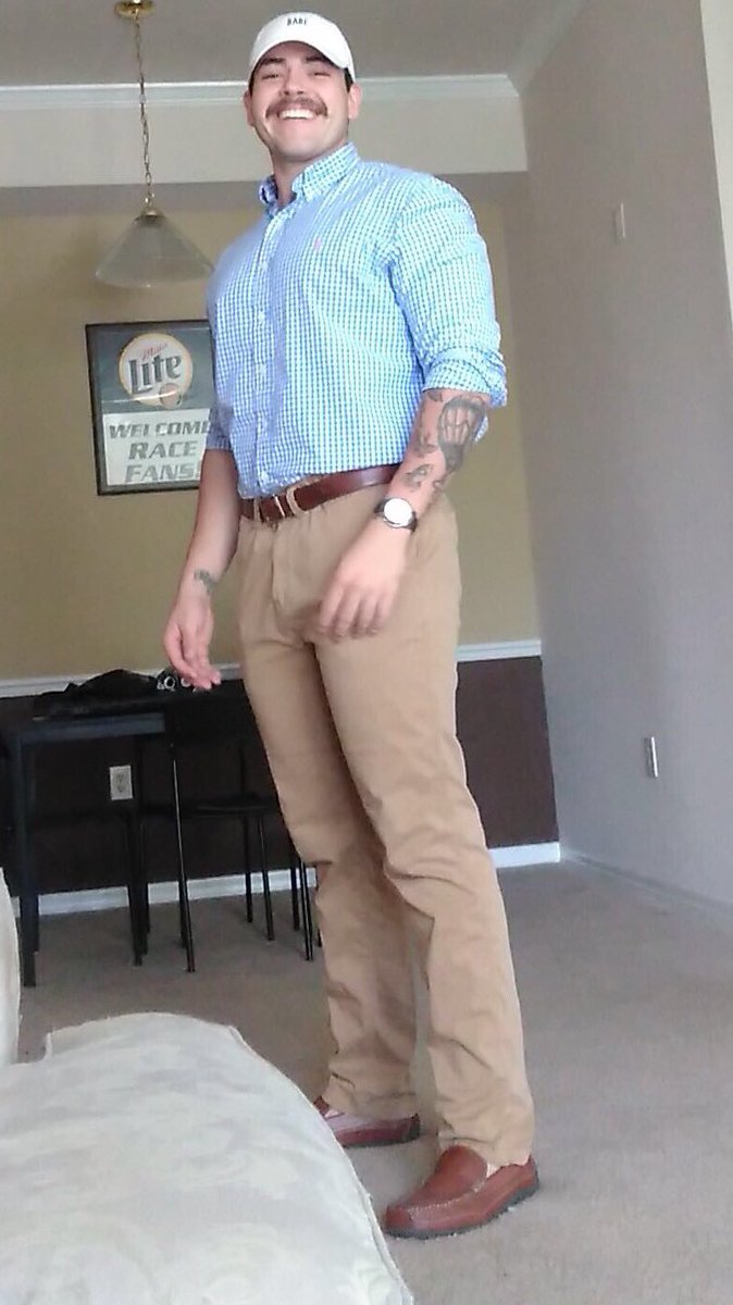 jdelaneyyy94's tweet photo. Meet @CoryAshtonSmith  
He's a local firemen. 
He enjoys bartenders and only calling women back after 1am. https://t.co/df6mwnNQFL