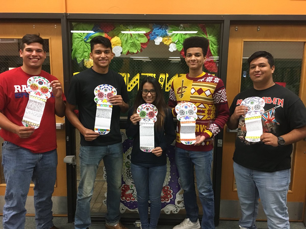 ViliaGarcia's tweet photo. Celebrating student writing and Hispanic heritage with Dia de Los Muertos activity! #ReadersAreLeaders #SouthLibrary https://t.co/WXz7koV5HM