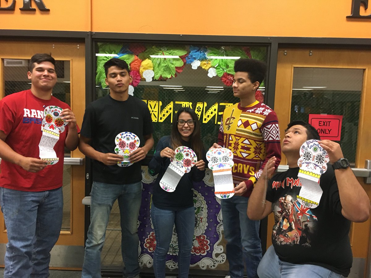 ViliaGarcia's tweet photo. Celebrating student writing and Hispanic heritage with Dia de Los Muertos activity! #ReadersAreLeaders #SouthLibrary https://t.co/WXz7koV5HM