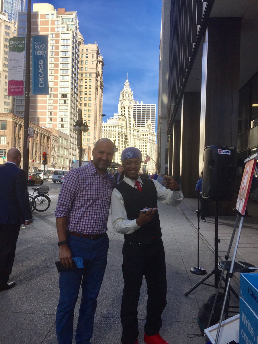 craiglikhite's tweet photo. Good day for a Chicago "W" #ChicagoPossible https://t.co/Wx0OHkeC21