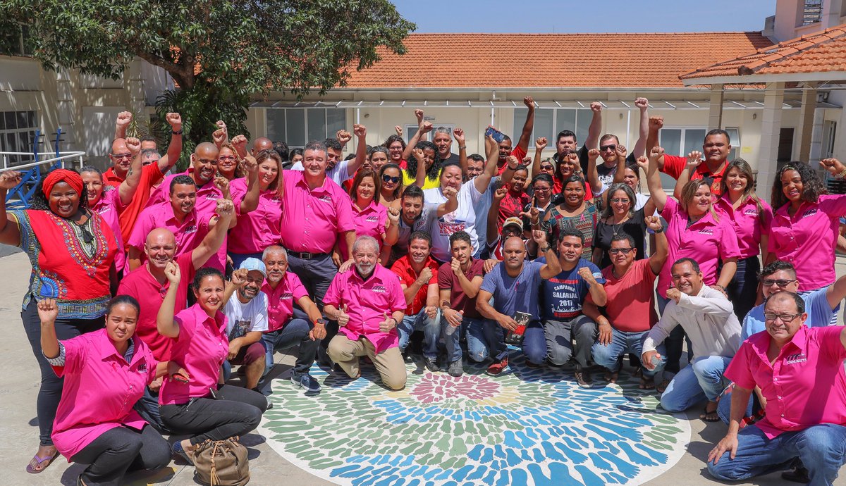 LulaOficial's tweet image. No encontro de coletivos da CNM-CUT. Campanha pelo Outubro Rosa, de prevenção ao câncer de mama.

Fotos: Ricardo Stuckert