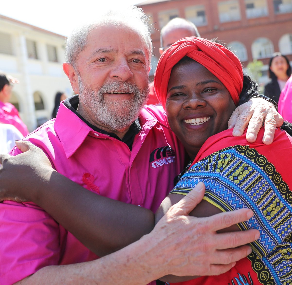 LulaOficial's tweet image. No encontro de coletivos da CNM-CUT. Campanha pelo Outubro Rosa, de prevenção ao câncer de mama.

Fotos: Ricardo Stuckert