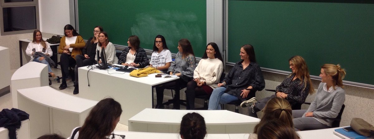silviaoer's tweet photo. Antiguas alumnas @soydeorvalle explican a las de Bachillerato sus carreras en la Universidad de Navarra. Medicina, diseño, ADE. https://t.co/wUhFuvtfWF
