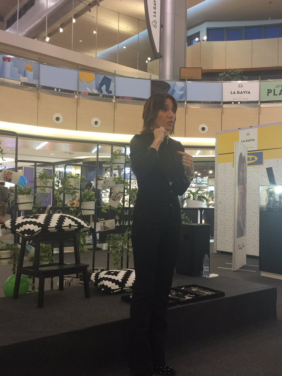 THOMASSABO_ES's tweet photo. Ahora masterclass de @THOMASSABO Tipo de pendientes en función de nuestro rostro @CCLaGavia https://t.co/kKR9bpLkMi