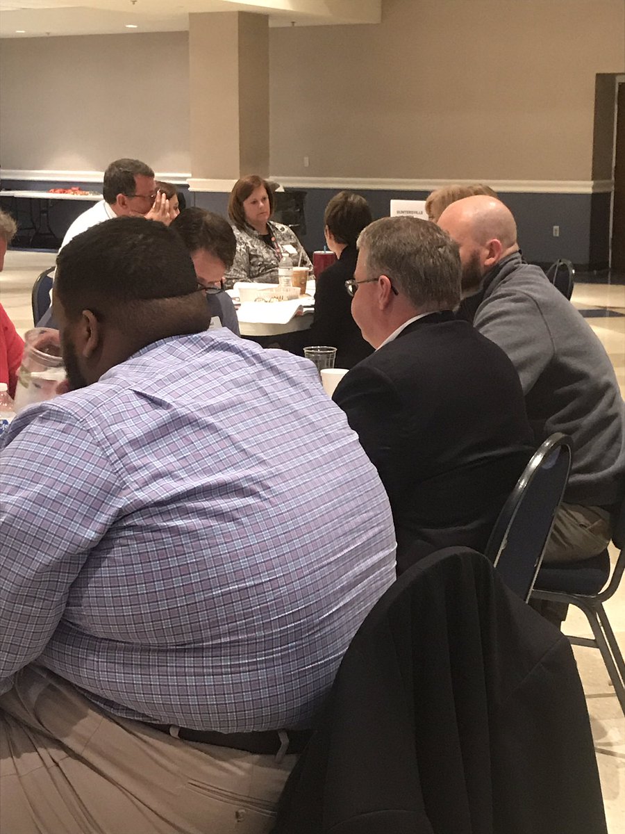 Question2Think's tweet image. KLN North members engage in team dialogue abt #instructionalcore &amp;amp; rigoroustasks @al_bpc