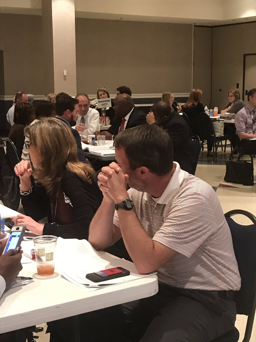 Question2Think's tweet image. KLN North members engage in team dialogue abt #instructionalcore &amp;amp; rigoroustasks @al_bpc