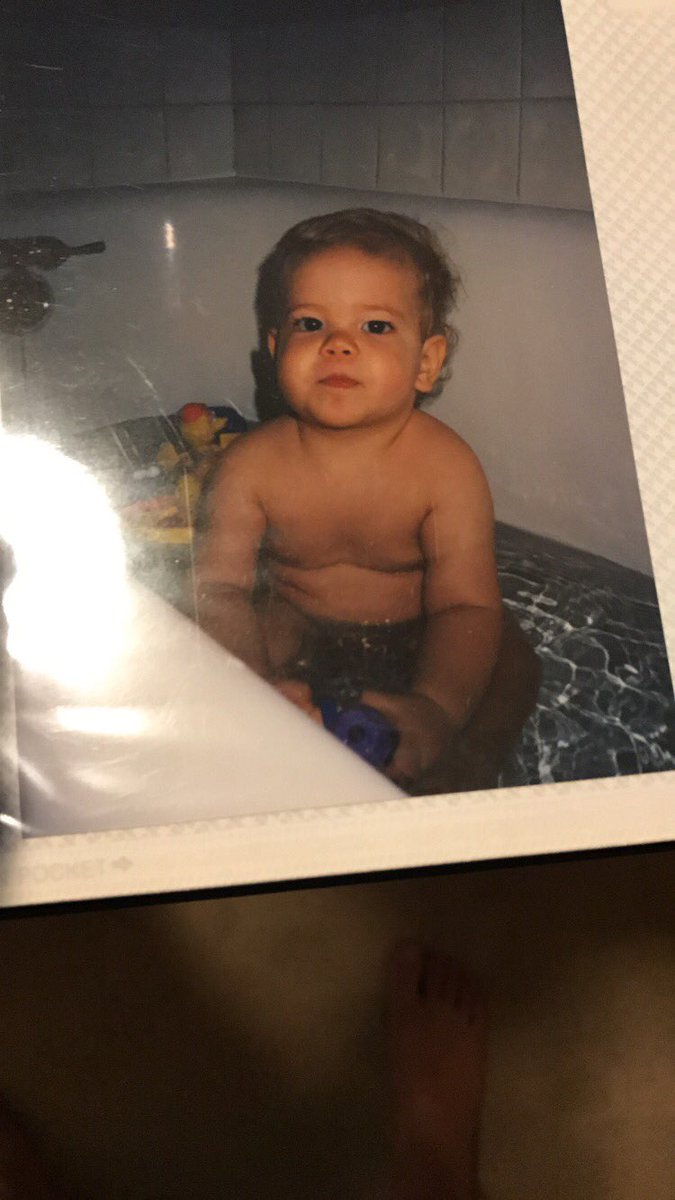 maxfieldmusic's tweet photo. #takemorebaths https://t.co/sm7rVRKuha