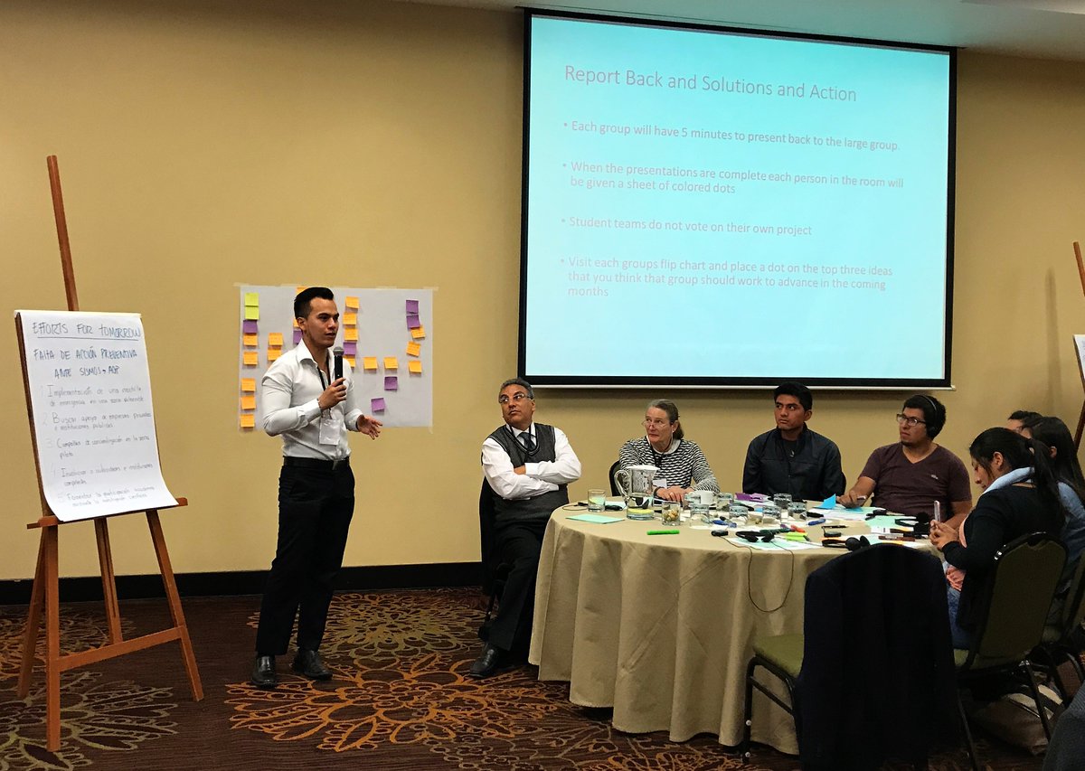 CoLabPeru's tweet photo. Estudiantes presentando sus ideas para solucionar desafíos adaptations en Arequipa #lideresenaccion #CoLabAQP @UCSP https://t.co/cMKPRN2V5h