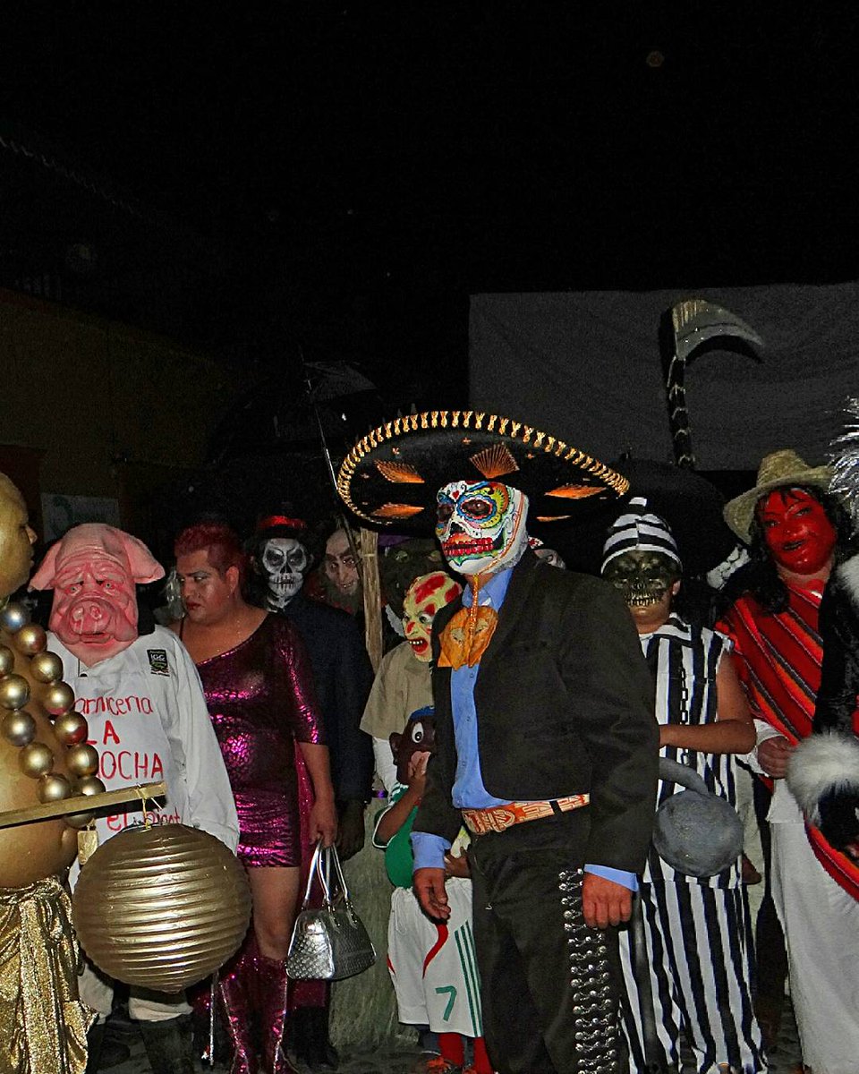 BendayuRevista's tweet photo. COMPARSA DE JALATLAC
Es una representación... 
https://t.co/mlh6cJsgWU
#oaxaca #comparsa #cultura #arte #tradicion #diademuertos https://t.co/TkMTSPek4f