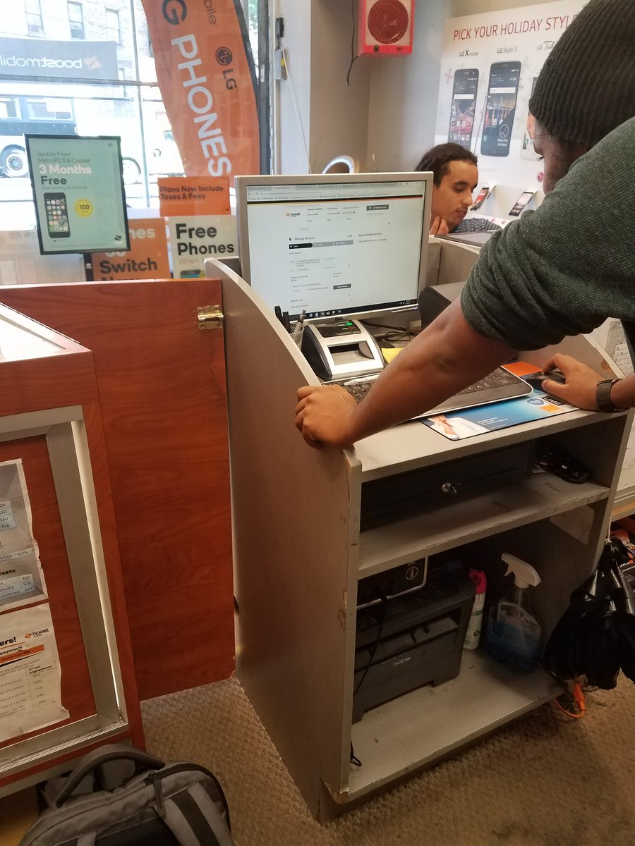 Boost_Diego's tweet photo. #Cititechwireless working on another add a line ππ²πΈππ#SwitchHappens #unlimitedgigs #TeamCernadasNYC #bestfamilyplanever @JonHorovitz1 https://t.co/QtAjhxM89r