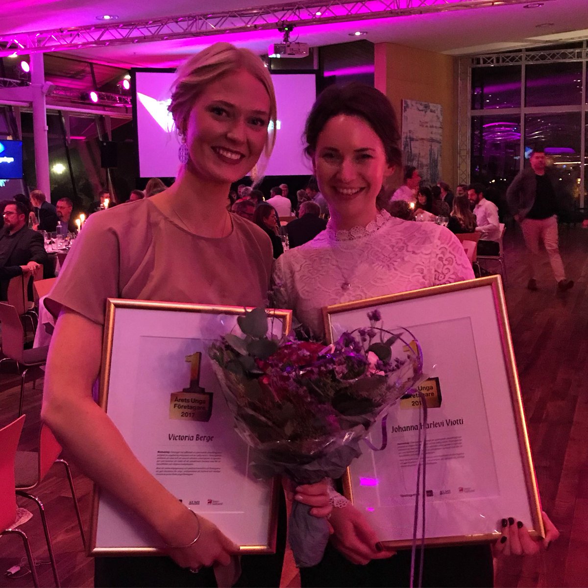 NHarlevi's tweet photo. Glad att dessa två fick pris som årets unga företagare på #fdg17 ! Kör hårt @victoriaberge och @viotten 🙏🏼👊🏻 https://t.co/z6CmeMpi62