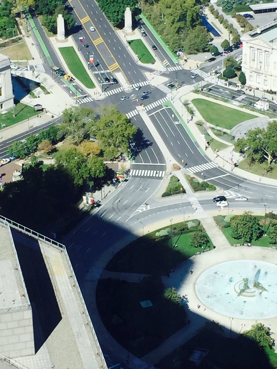 SkyPhiladelphia's tweet photo. A bit more color this week for our fall foliage update. Enjoy the great weather and visit us at our @SkyGartenPhilly! https://t.co/fRpLKbqF7V