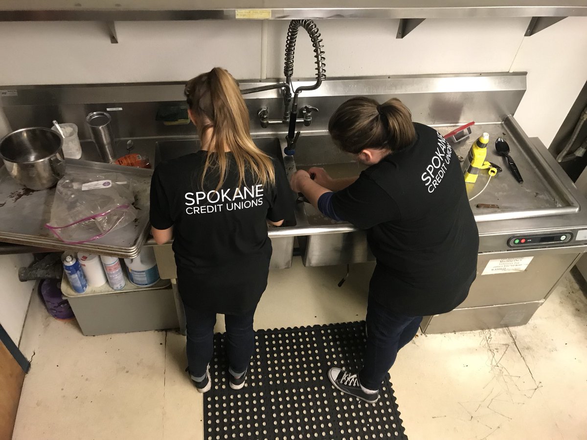 spokanechapter's tweet photo. Everyone is working hard for a great cause! #SpokaneCUDifference #ICUDay2017 @NWCUA https://t.co/yQJECYfCDL