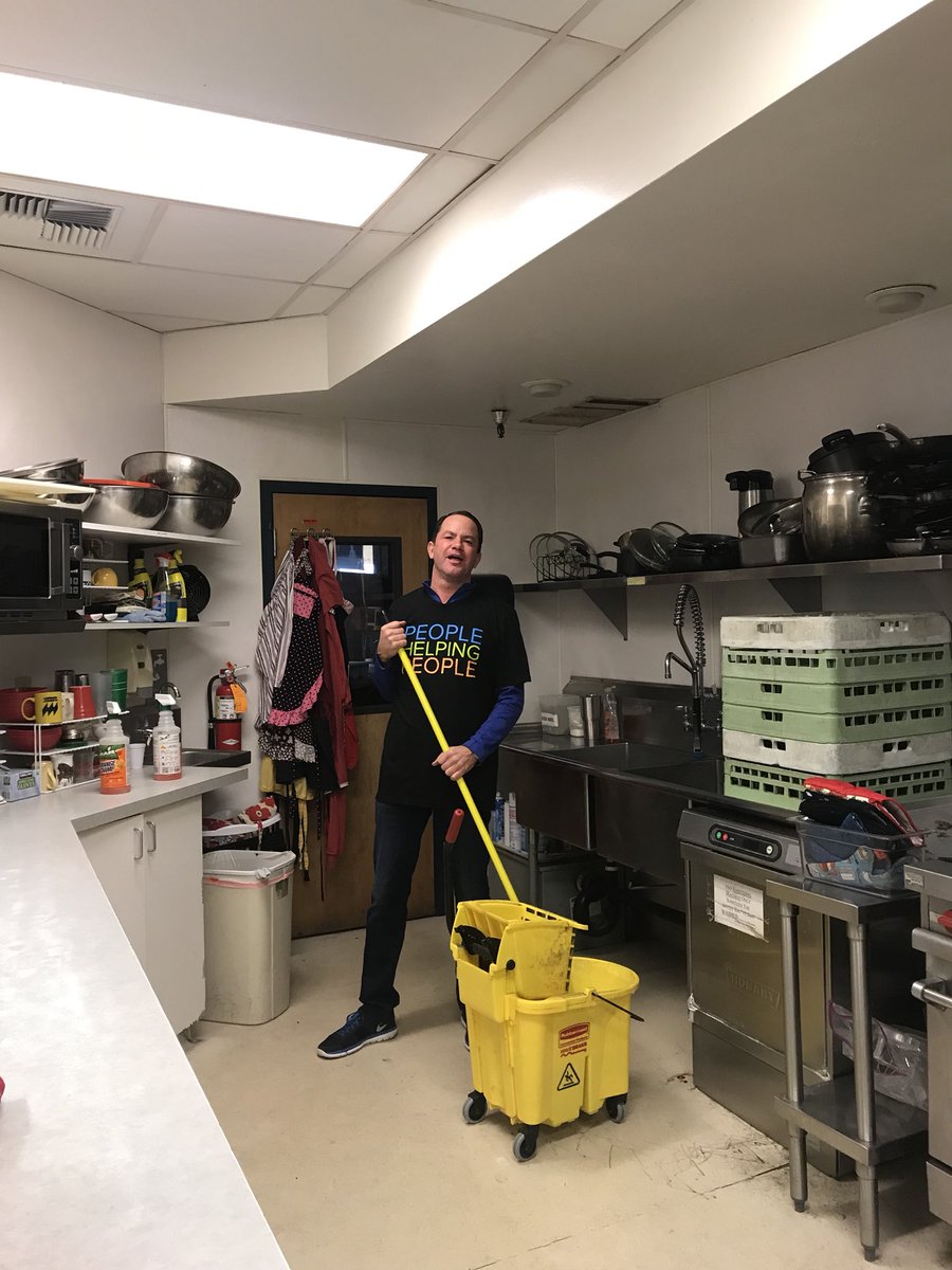 spokanechapter's tweet photo. Everyone is working hard for a great cause! #SpokaneCUDifference #ICUDay2017 @NWCUA https://t.co/yQJECYfCDL