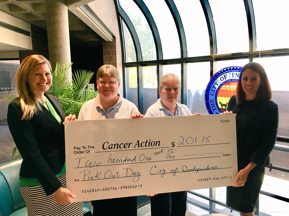 CityOfIndepMO's tweet photo. With your help #PinkOutDay raised more than $200 for Cancer Action. Mayor Weir stands with Karla Nichols &amp; Shirley Gibson of Cancer Action, and Selena Good from #IndepHealthDept to mark the donation. #thankyou #beatcancer https://t.co/jZoPw4tKbX