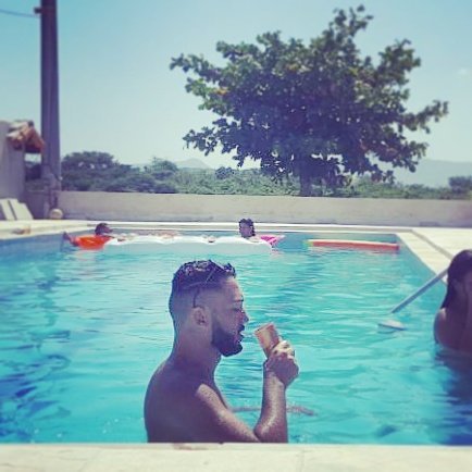 fred_fep's tweet photo. Tarde de sol com muita doideira e gelada...
Saudade!
#tbt 
#sodoideiras 
#tovoltando 😀🍀 https://t.co/bWa5afdRTS