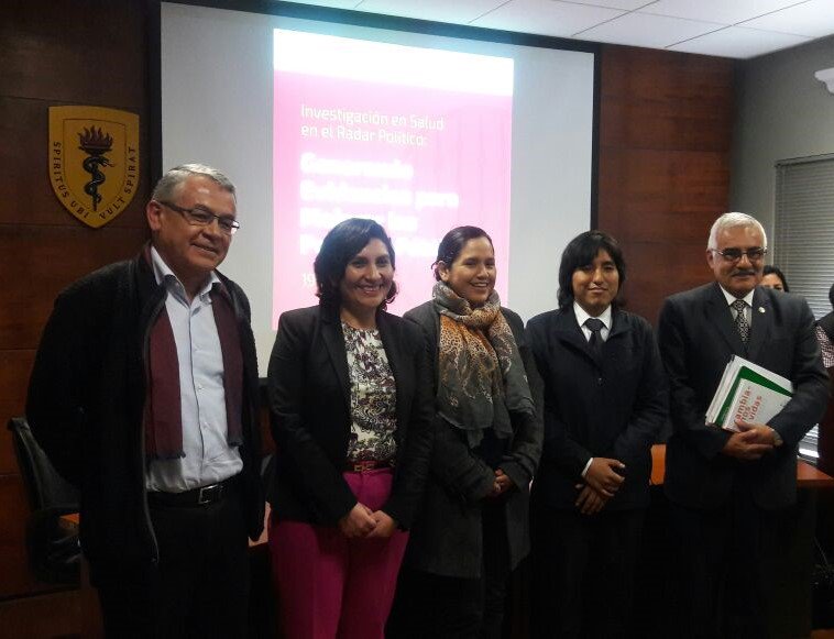 cronicasperu's tweet photo. #SECRONICAS17 Mesa tematica: Barreras y acceso a sistema de salud pública #SE2017 #EW2017 #CRONICAS https://t.co/38gniyZKuo