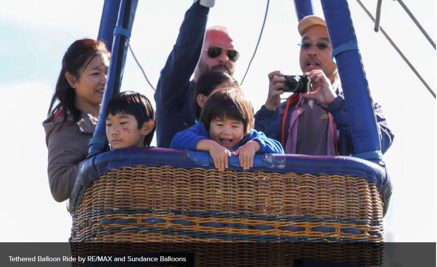 calgary_remax's tweet photo. Smiles all around our RE/MAX bouncy castle and tethered hot air balloon! #Kiwanis #yycremax #calgaryremax #remaxcalgary #communityevents https://t.co/BQsjLbLYgJ