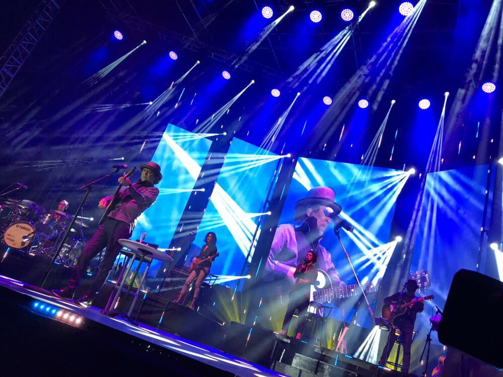 #GENTE | Sabina deslumbra a Quito y se muestra rejuvenecido. bit.ly/2yU7uhR