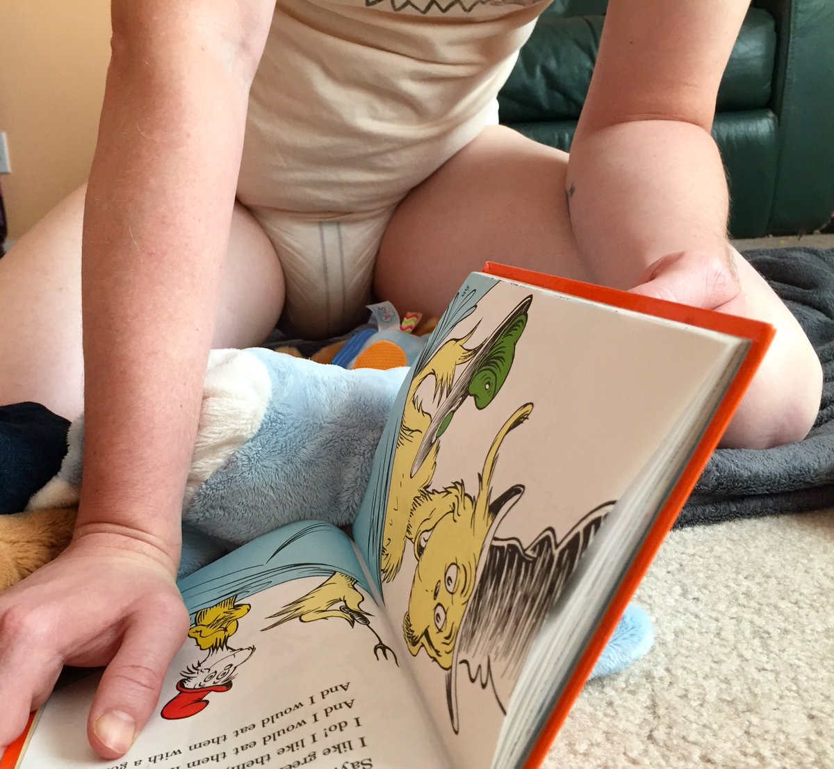 TheDiaperedLife's tweet photo. Itsa sttorwy tymess!! Yayys!!! 📖 #abdlstorytime #abdl #abdlboy #adultbaby #abdlplaytime #diaperfetish #stuffies #littlespace #abdlspace https://t.co/1GHGEFdH3k