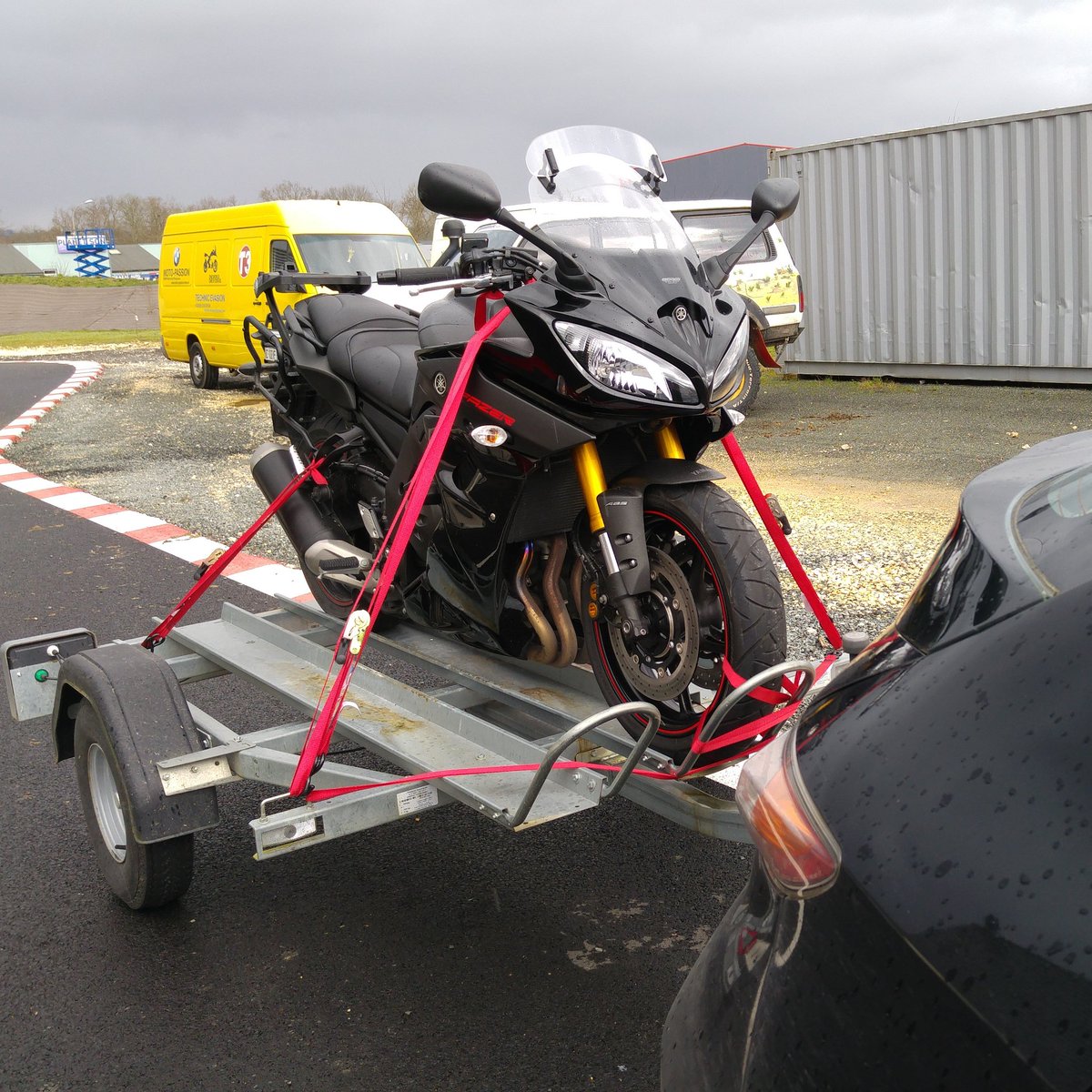 ChakerBZH's tweet photo. Ma #Fazer8 le jour de son achat, prête pour le retour à la maison 😊
#throwbackthursday #tbt #moto #motorcycle #Yamaha #fz8s #fazer800 #fazer https://t.co/ODbGcvMdhx