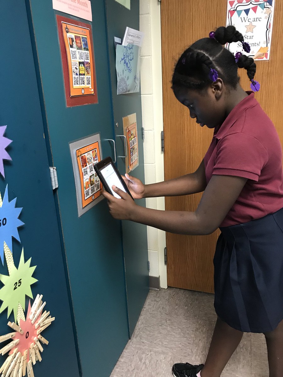 Using technology during reading centers! @ManateeCCPS  #ccpssuccess #listeningstation #classroombookcheckout #reading #centers