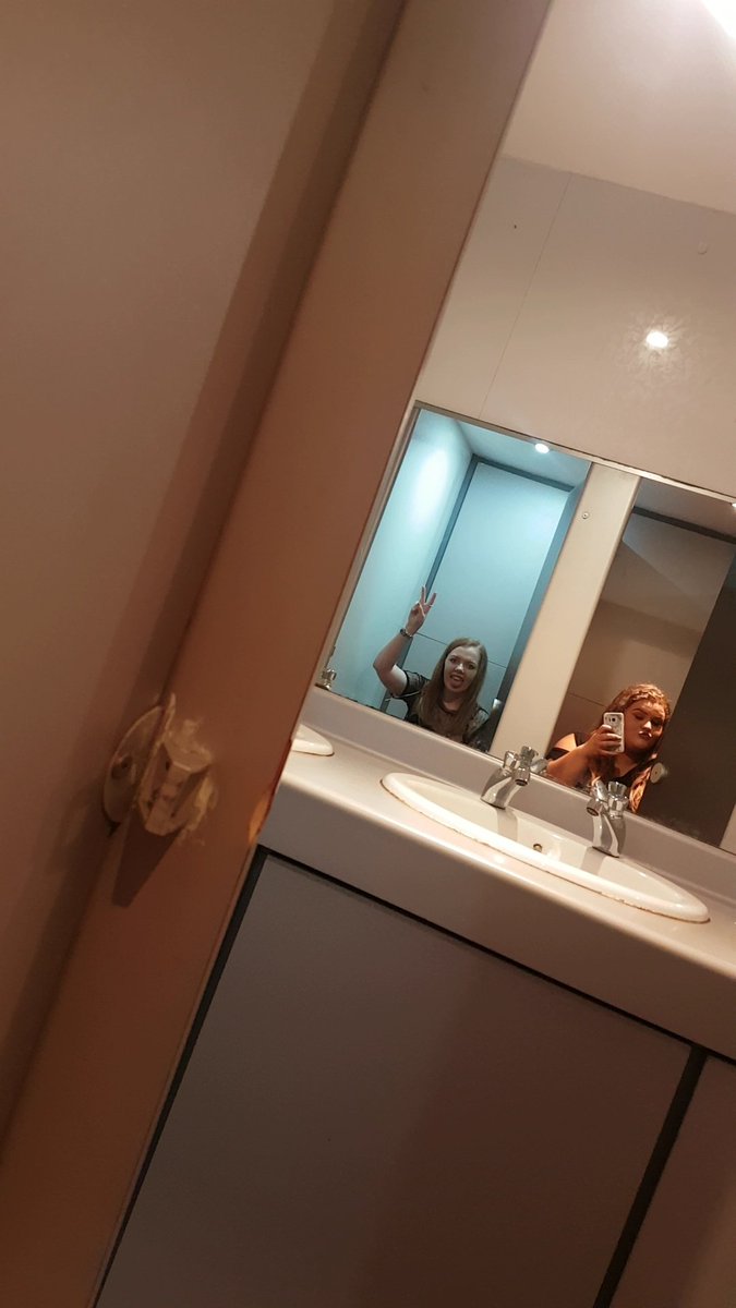 Jodie381X's tweet photo. @RobinsonBecky18  why are we such an embarrassment 😂 #RIPZoo https://t.co/FPa2szn0lT