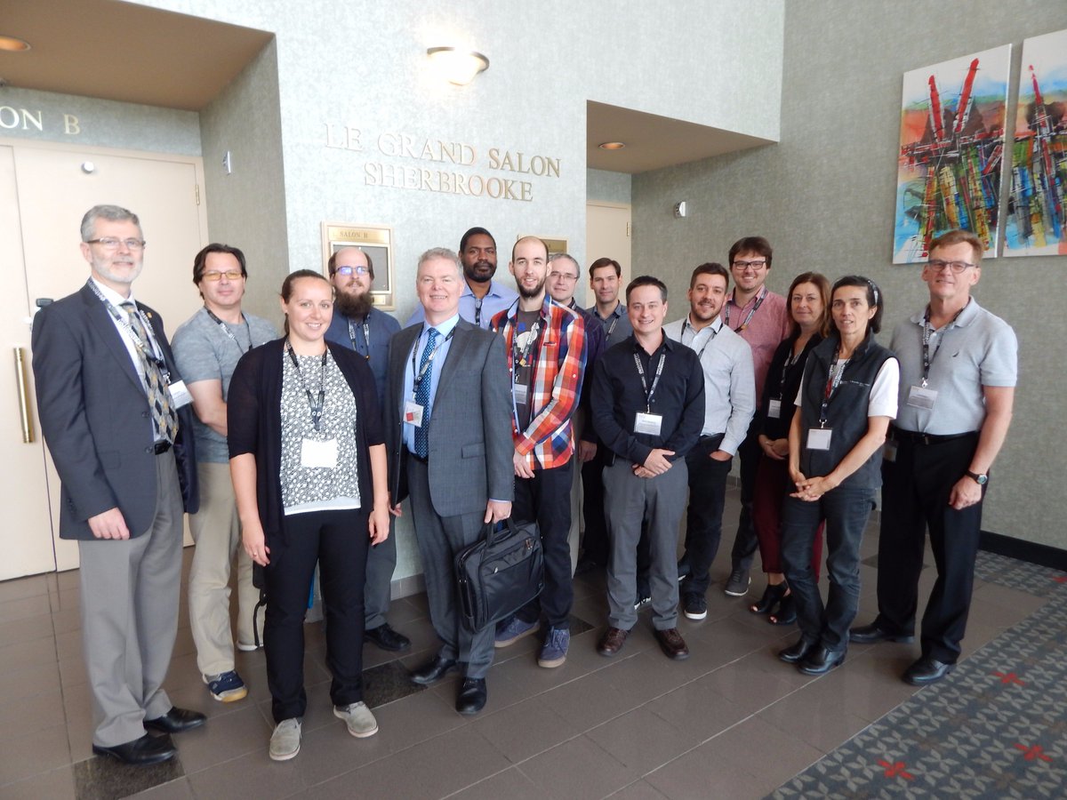 karenbronsard's tweet image. Bravo à toute l'équipe qui a si bien représenté #GeoBase @visiongeo2017 tant par vos présentations, travail au kiosque et présence!