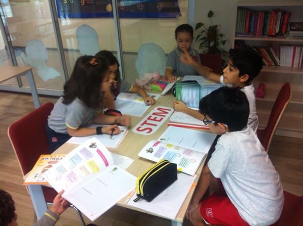 BursaModernBK's tweet photo. Barajları kimler yapar? Hangi meslek sahipleri? #beyinfırtınası #STEMgelecektir #brainstorming #STEMisfuture https://t.co/K9SFXcFYVK
