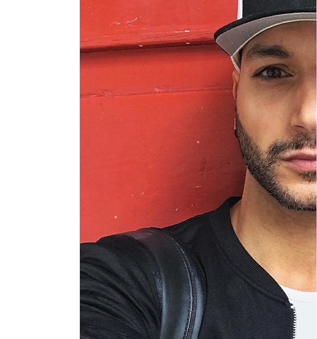 bearwww's tweet photo. Reposting @mr.jaycap:
🔺 knock, knock 🔺
#berlin #goodmorning #man #beard #beardedman #gay #gayinked #beardedhomo #jaycap #instagood https://t.co/s4FFE7pyuT