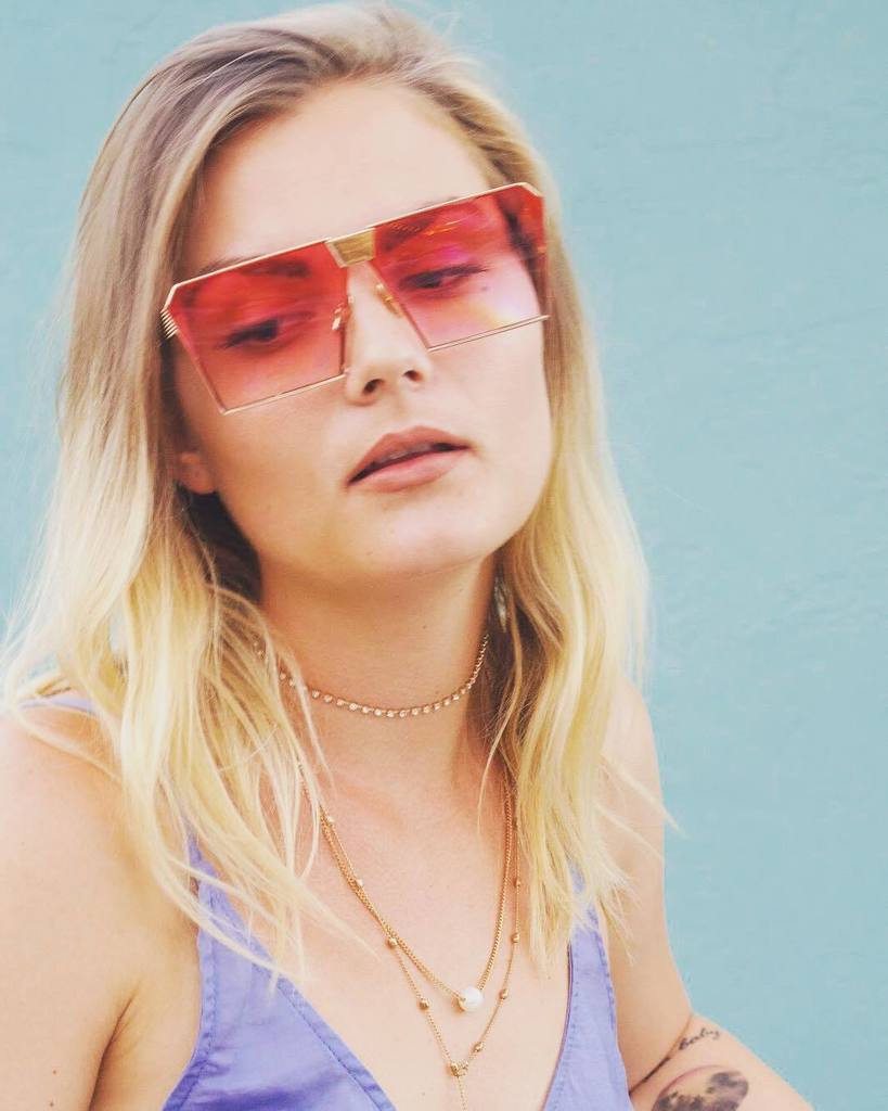 MerayaOfficial's tweet photo. Try-on 🕶 from your phone, just press on the shades you like and it will pop-up on your face!! Link in bio
.
.
.
.
… https://t.co/X5Gojt0JW8 https://t.co/6mSJbX1K2b
