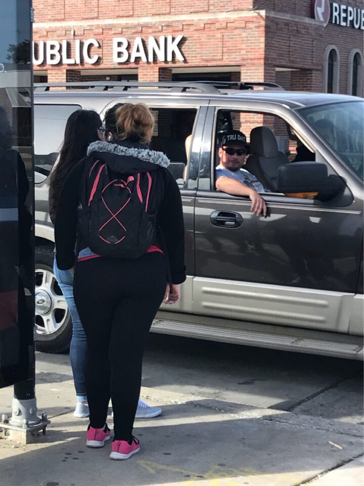 Sashasprint's tweet photo. Cars stopping to hear our promotions!! #SST10.21 https://t.co/R1QrYQsnLL